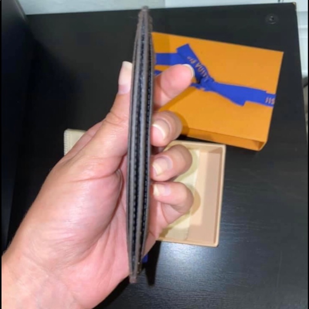 Louis Vuitton Reverse Card Holder - Picture 5 of 6